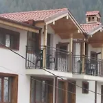 Guest house камината