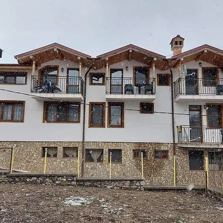 Guest house камината