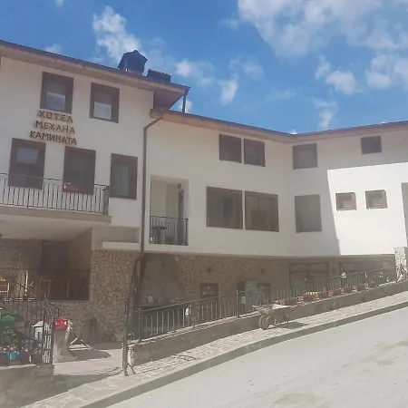 Guest house камината *