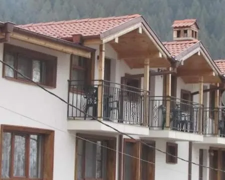 Guest house камината