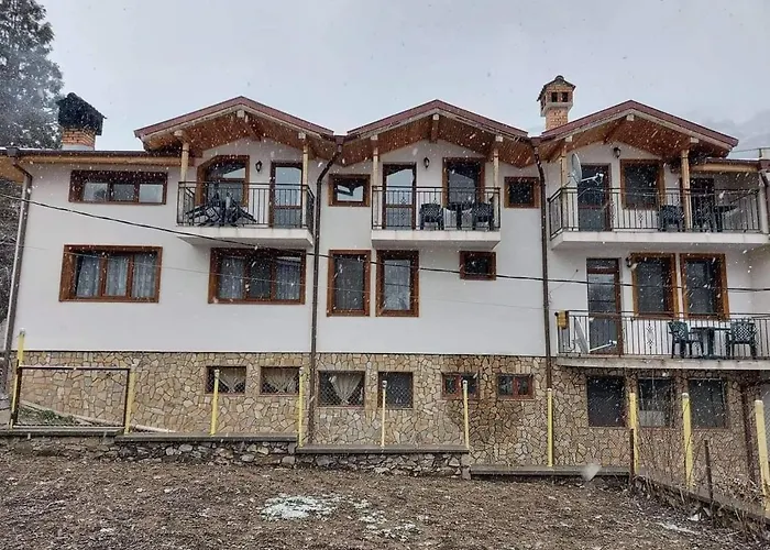 Guest house камината