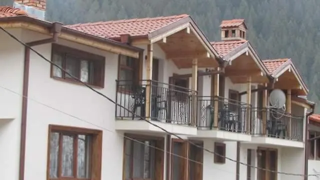 Guest house камината